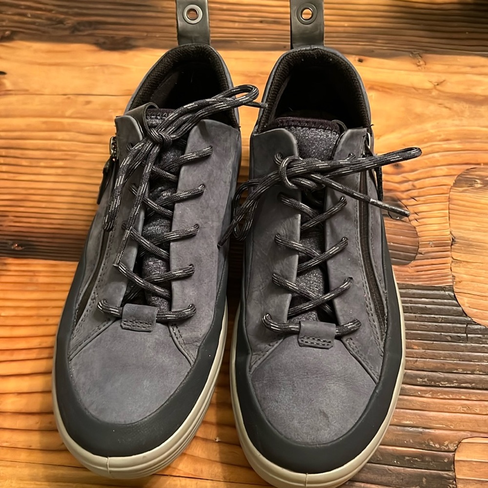Ecco Sneakers